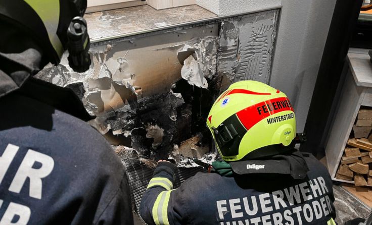 Feuerwehrleute bei der Arbeit (Foto: FF Hinterstoder)