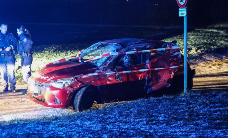 Der Unfallwagen wurde in einer Seitenstraße gesichert abgestellt. (Foto: laumat/Matthias Lauber)