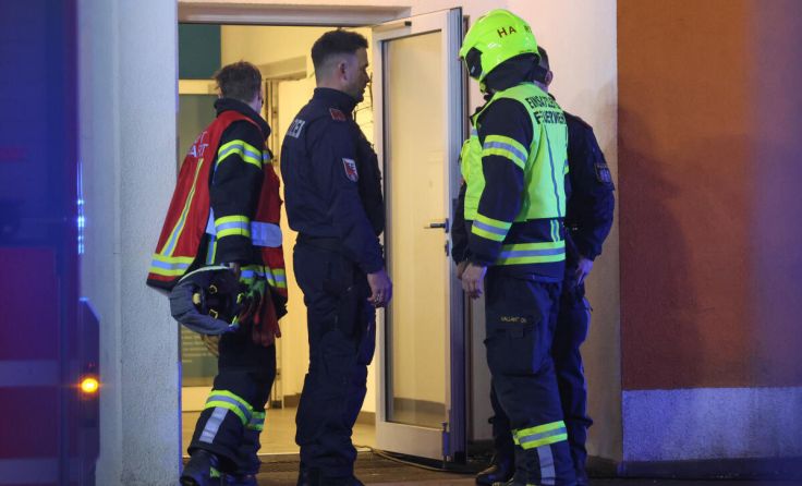 Polizei und Feuerwehr am Einsatzort (Foto: laumat/Matthias Lauber)