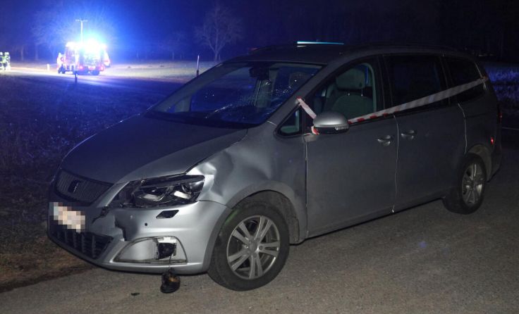 Ein vorbeifahrendes Auto erfasste den 15-Jährigen. (Foto: laumat/Matthias Lauber)