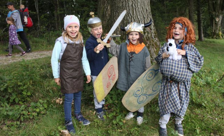Auf zum Keltenfest im Keltenhaus am Keltenbaumweg in St. Georgen (Foto: Schabelreiter)