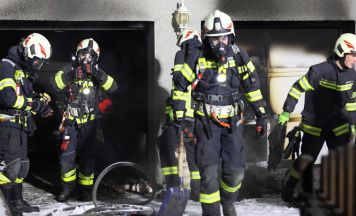 Zwei Feuerwehren über Umwege zu Garagenbrand in Buchkirchen alarmiert