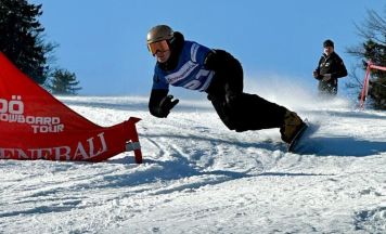 Mario Bäck rast zu nächstem Snowboard Landesmeister-Titel
