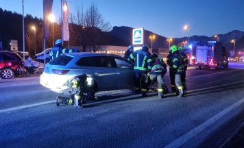 Massive Verkehrsbehinderungen nach Unfall auf der B145 in Bad Ischl