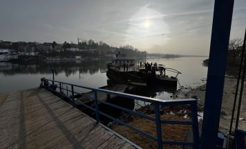 Frachter kollidiert mit Ottensheimer Donaufähre – Betrieb ab Montag im Notmodus