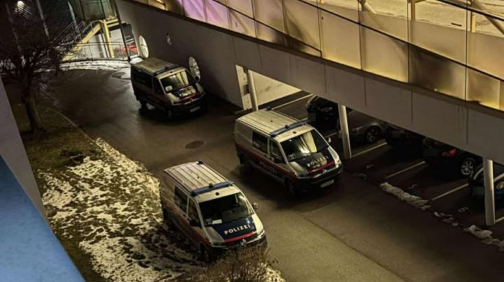 Jugendlicher (17) spazierte mit Waffe durch Einkaufszentrum