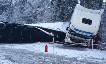 Lkw in Hochburg-Ach schwer verunfallt