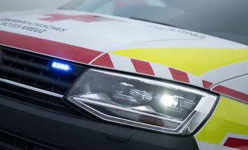 Ersthelfer befreien in Burgkirchen Unfalllenker (33) aus seinem Auto