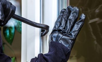 Ehepaar überrascht Einbrecher in Leonding