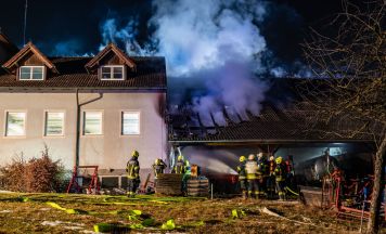 Brand direkt neben dem Feuerwehrhaus in Pürach war gelegt