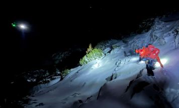 Hubschrauber-Nachteinsatz: Schneeschuhgeher geriet am Feuerkogel in Bergnot