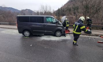 Stau im Frühverkehr nach Unfall auf der B145 in Mitterweißenbach