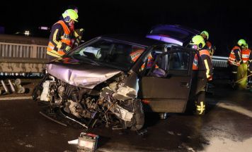 Autofahrer bei Unfall in Steinerkirchen an der Traun verletzt