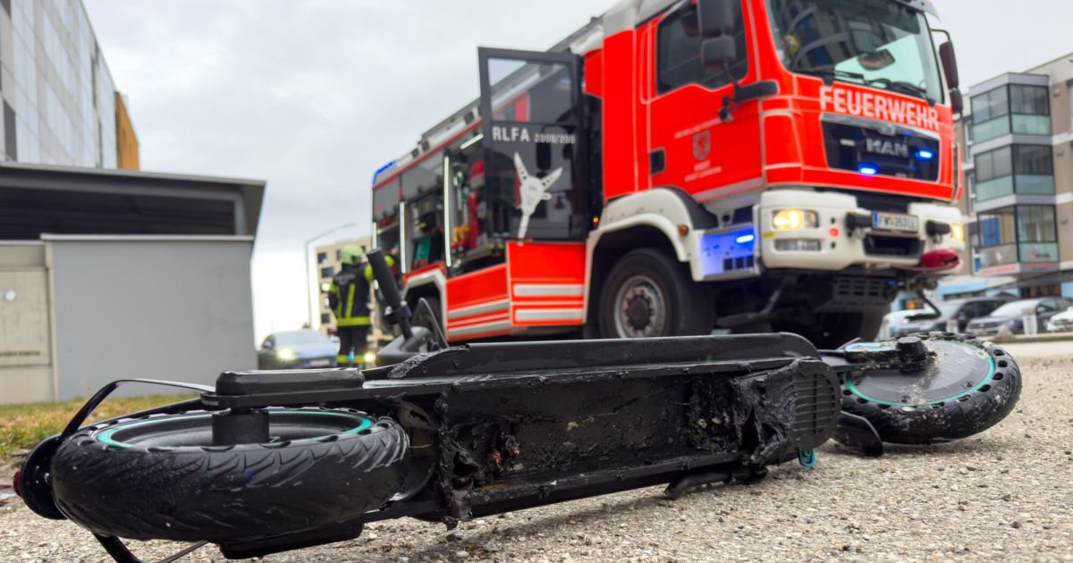 E-Scooter fing in Leonding beim Laden zu brennen an