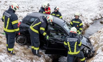 Personenrettung nach Unfall in Klaffer
