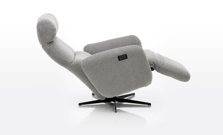 Neu im Schauraum ist der Relaxsessel tele-marc des Designherstellers brühl. (Foto: brühl)