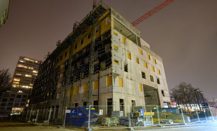 Die Baustelle, auf der der Arbeiter abgestürzt ist. (Foto: FOTOKERSCHI / WERNER KERSCHBAUMMAYR)