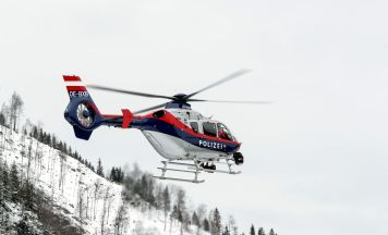 Paar kam am Traunstein im Schnee vom Weg ab