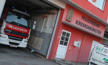 Älterer Mann in Kremsmünster mit Finger in Kellerabteil eingeklemmt
