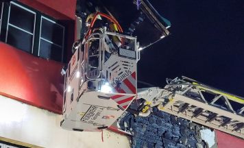 Drei Feuerwehren bei Fassadenbrand an einem Wohnhaus im Einsatz