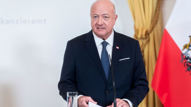 Bundeskanzler Christian Stocker in Unfall auf der A1 bei Ansfelden verwickelt