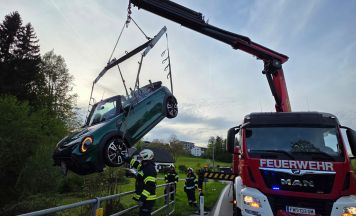 Cabrio landete in Altmünster im Bach