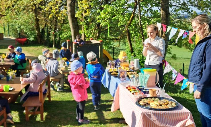 Die Rückkehr des Maibaums wurde mit einem großen Fest gefeiert. (Foto: Kiga)