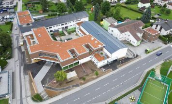 Ein modernes Wahrzeichen der Gemeinde: Die neue Volksschule in St. Oswald bei Freistadt
