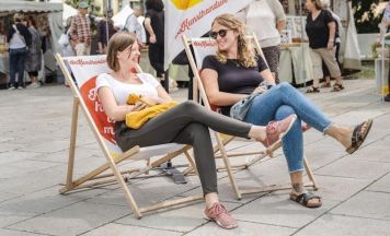 Kunsthandwerksmarkt am Rathausplatz im Thermenort Bad Schallerbach