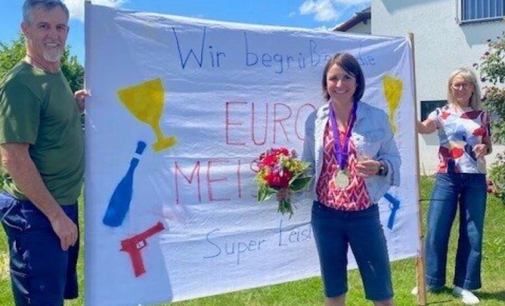 Christa Stundner beim Empfang zuhause (Foto: privat)