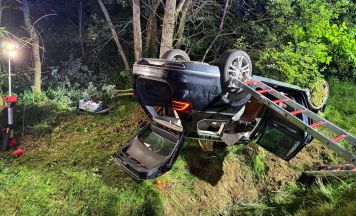 Feuerwehr Neustift bei Personenrettung nach Unfall in Bayern im Einsatz