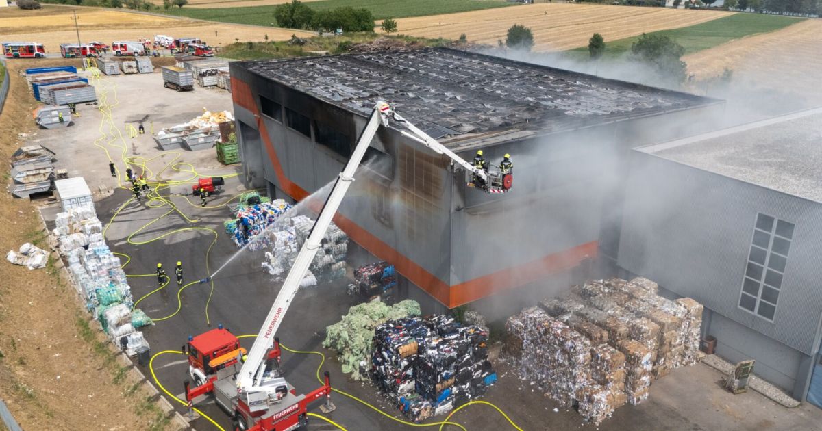Major fire at waste disposal company in Steyr
