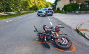 Kollision zwischen Auto und Moped in Schwertberg