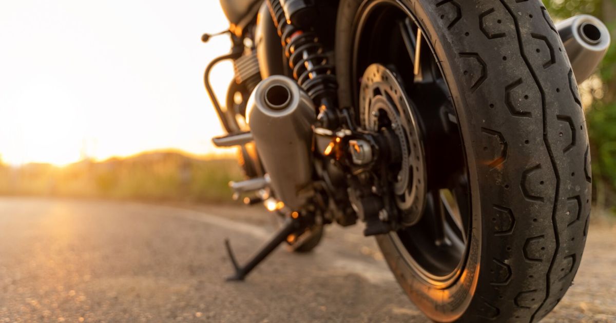Motorradfahrer (20) rief nach Unfall in Grein selbst die Rettung