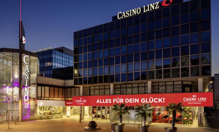 Das Casino Linz am Schillerpark bei Nacht (Foto: Casinos Austria)