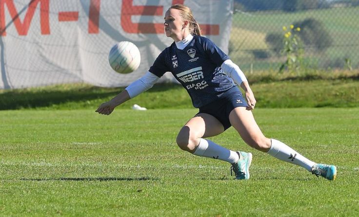 Tanja Gahleitner in der Abwehr (Foto: Manfred Lindorfer)