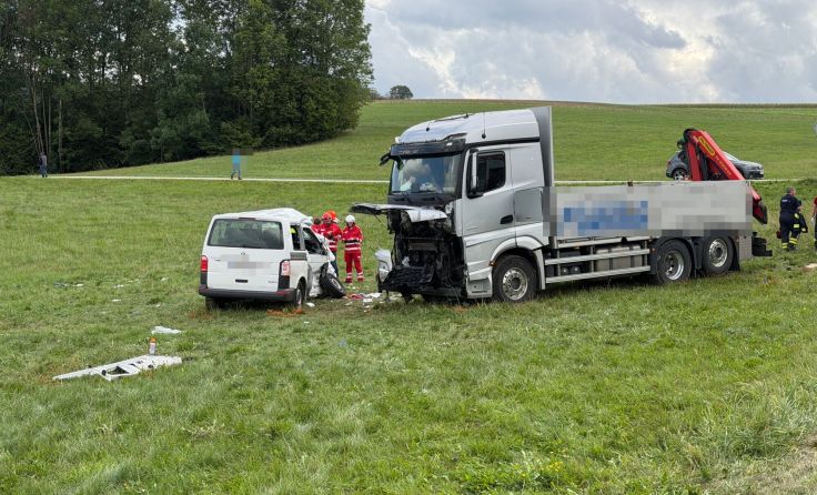 An der Unfallstelle (Foto: FOTOKERSCHI / CHRISTIAN DOMS)