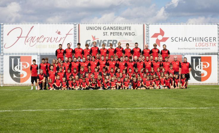 Die Union St. Peter mit der neuen Wäsch’. (Foto: Michaela Eckerstorfer)