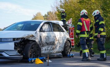 Unfall zwischen Pkw und Lkw auf Gutauer Bezirksstraße in Pregartsdorf