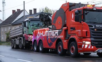 Straßenbahn kollidiert mit Lkw in Linz: Fünf Verletzte
