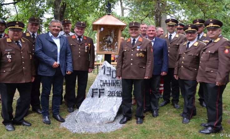 Die Ehrengäste beim gesegneten Florian-Marterl an der Jörger Ringstraße
