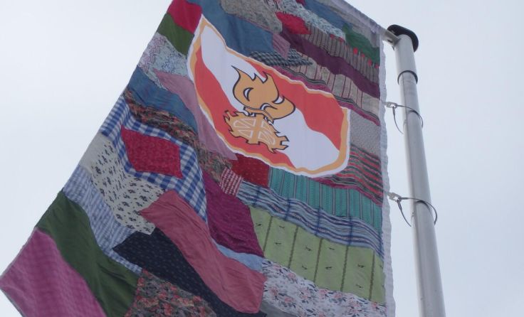 Die neue Fetzenfahne wurde gehisst (Foto: FF Rindbach)