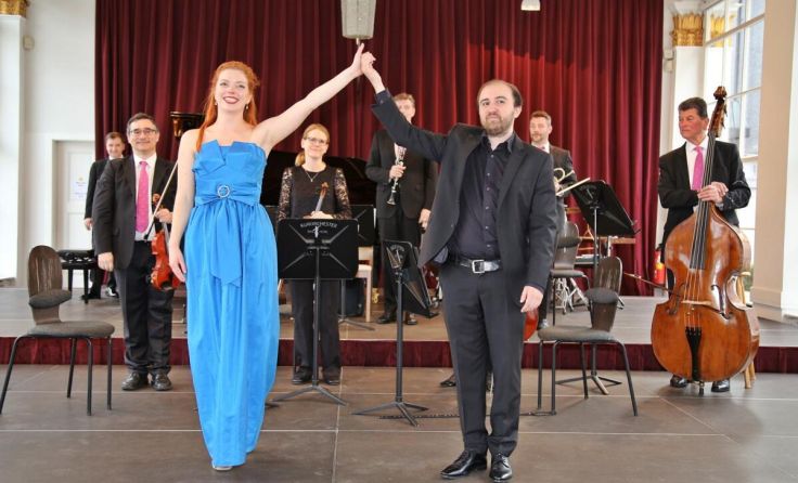 Die Solisten Loes Cools (li.) und Jonathan Hartzendorf (re.) (Foto: Hörmandinger)