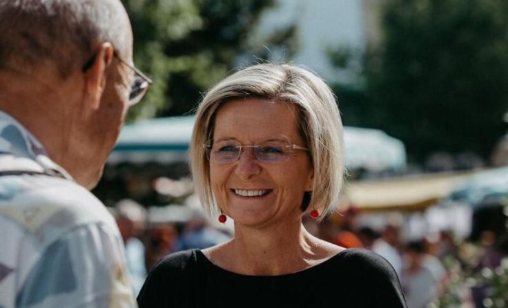 Bürgermeisterin Schiller im Gespräch. (Foto: Stadtgemeinde Bad Ischl)