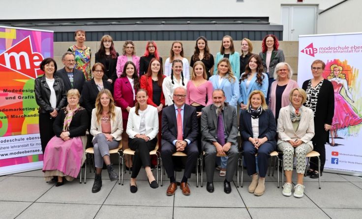 Die Modeschülerinnen feiern ihre Matura. (Foto: Hörmandinger)