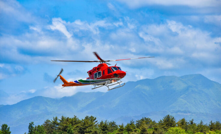 Mit dem Hubschrauber wurden die Freundinnen geborgen. (Foto: Furisho/Adobe)
