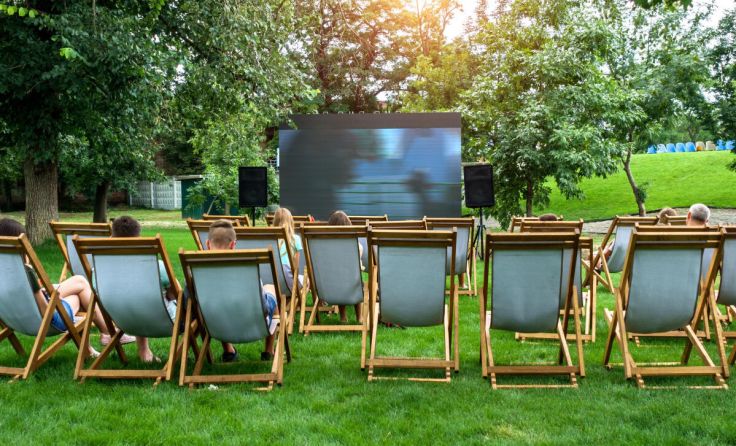Am 7. August findet im Waldcampus Traunkirchen ein Freiluftkino statt. (Foto: dizfoto1973/Adobe)