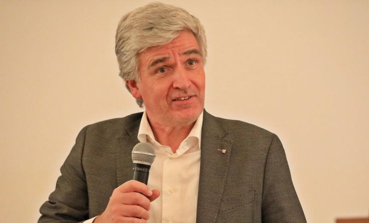 Bernhard Jakoby von der JKU Linz hält einen Vortrag zur Technik der Musik. (Foto: Hörmandinger)