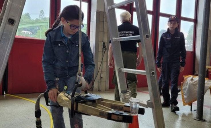 Mit der Drehleiter konnte die Geschicklichkeit unter Beweis gestellt werden. (Foto: ff-badischl.at)