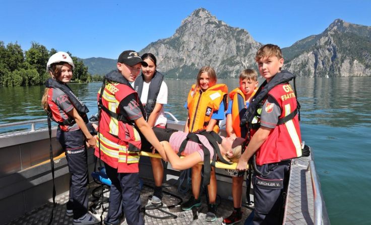 Auch am Wasser wurde eine Übung abgehalten. (Foto: Hörmandinger)